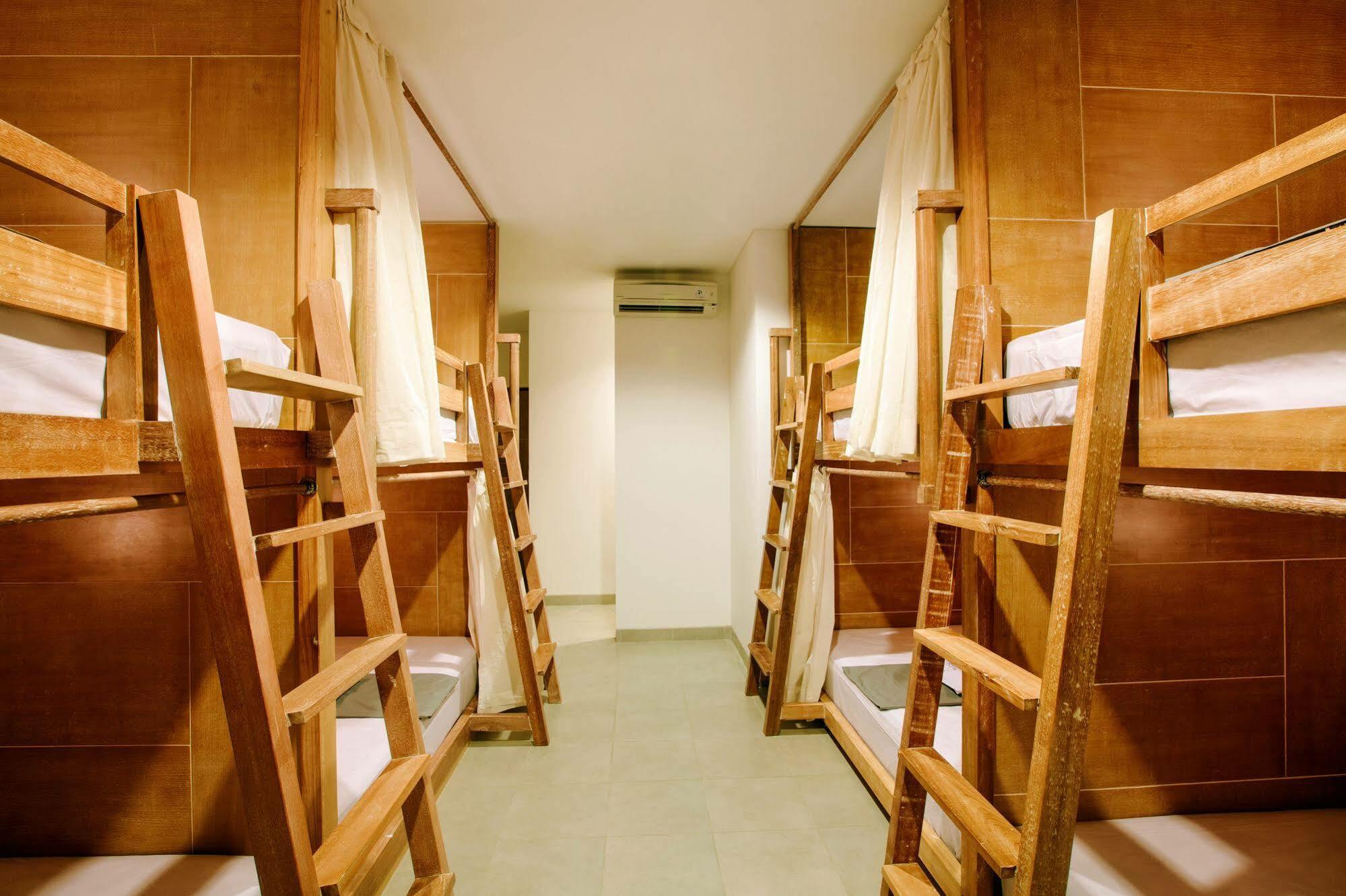Lokal Bali Hostel Кута Екстер'єр фото